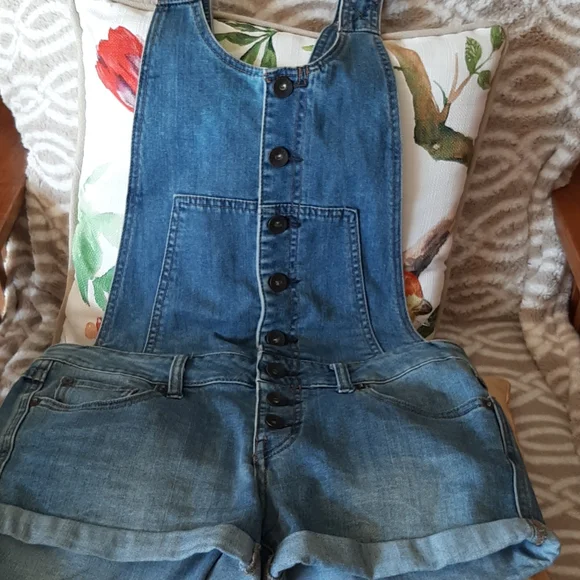 Free people overall short. - Picture 2 of 5